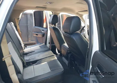 2011 Chevrolet Tahoe Commercial Fleet z USA, uszkodzony, nr VIN 1GNLC2E08BR172212